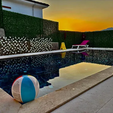 Ari Honeybee Villa