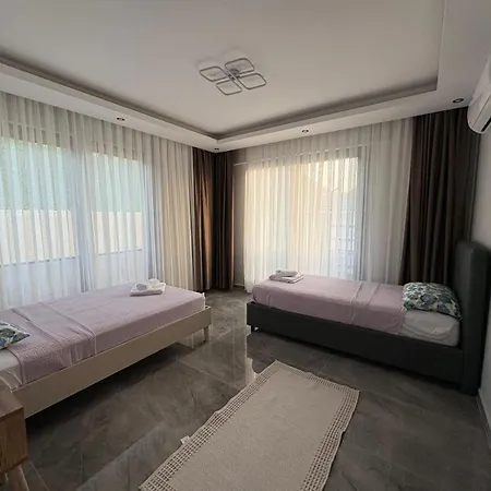 Villa Ari Honeybee *