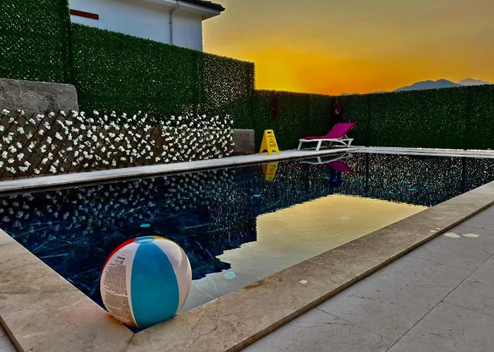 Ari Honeybee Villa